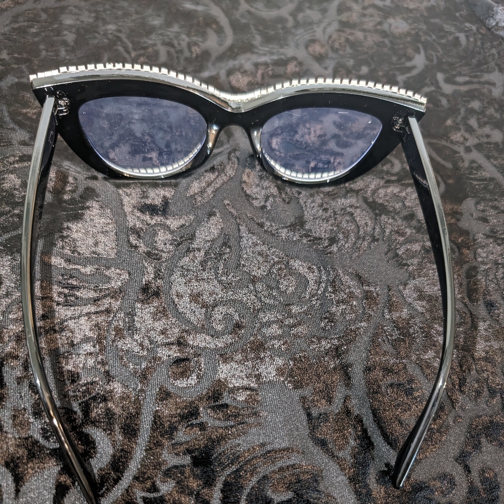 Black Rhinestone Fashion Glasses 🕶️ - Picture 2 of 6